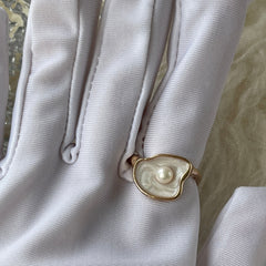 Anillo abierto de oro macizo con madreperla