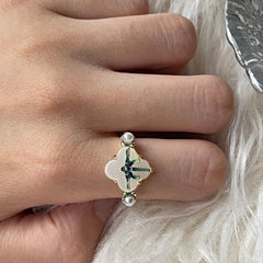 Statement-Ring aus Jade mit Glückskleeblatt
