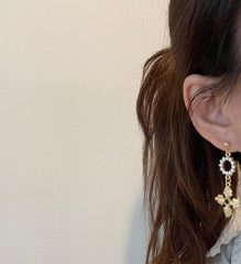 Pendientes con cruz gótica en relieve