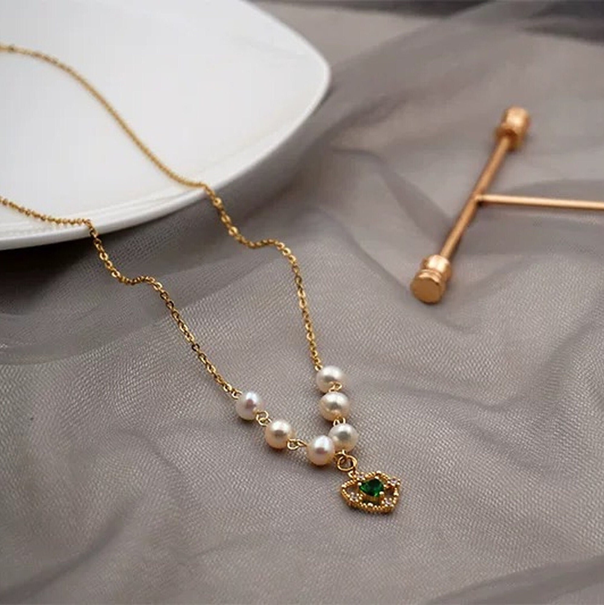 Emerald Natural Pearl Gold Lace Necklace