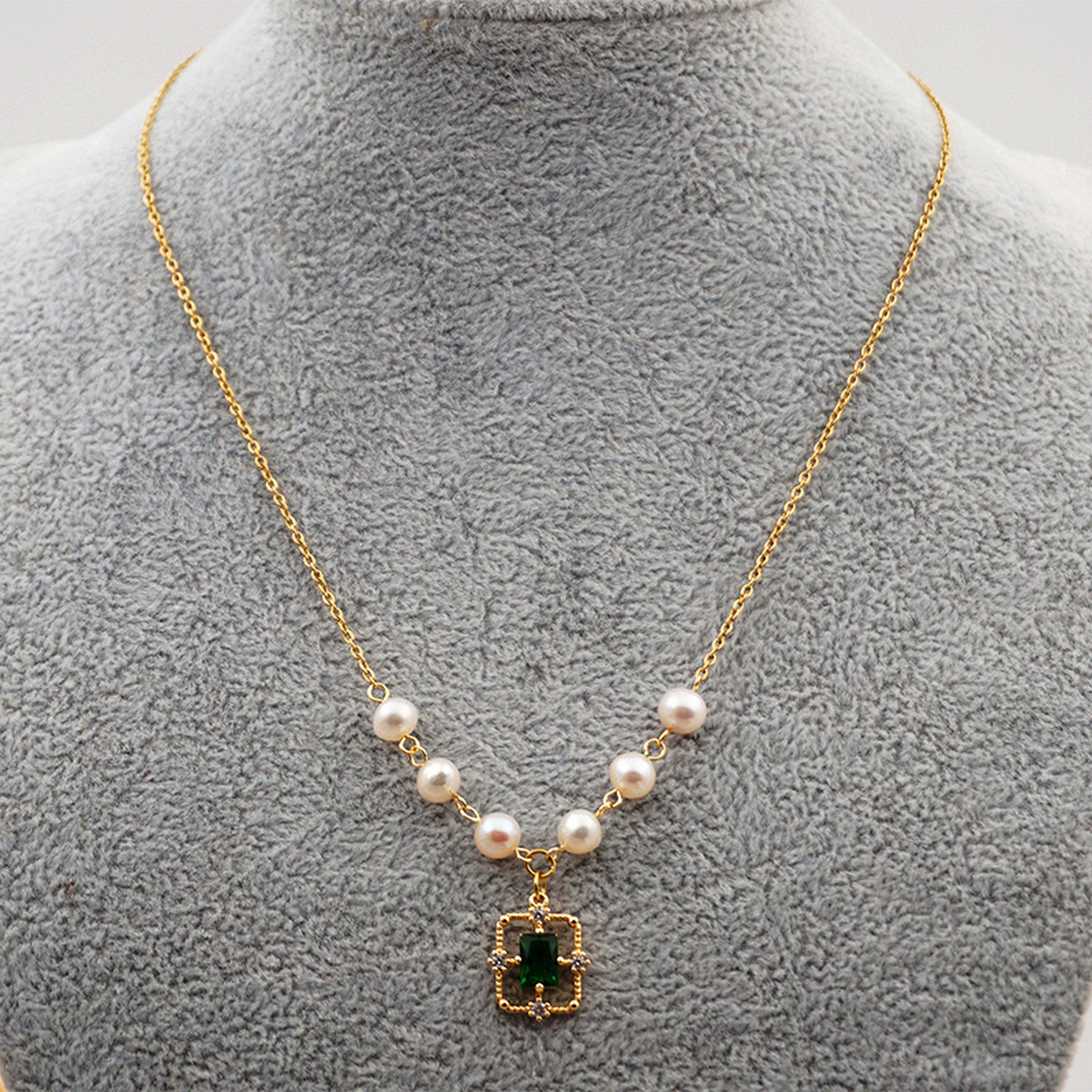 Emerald Natural Pearl Gold Lace Necklace