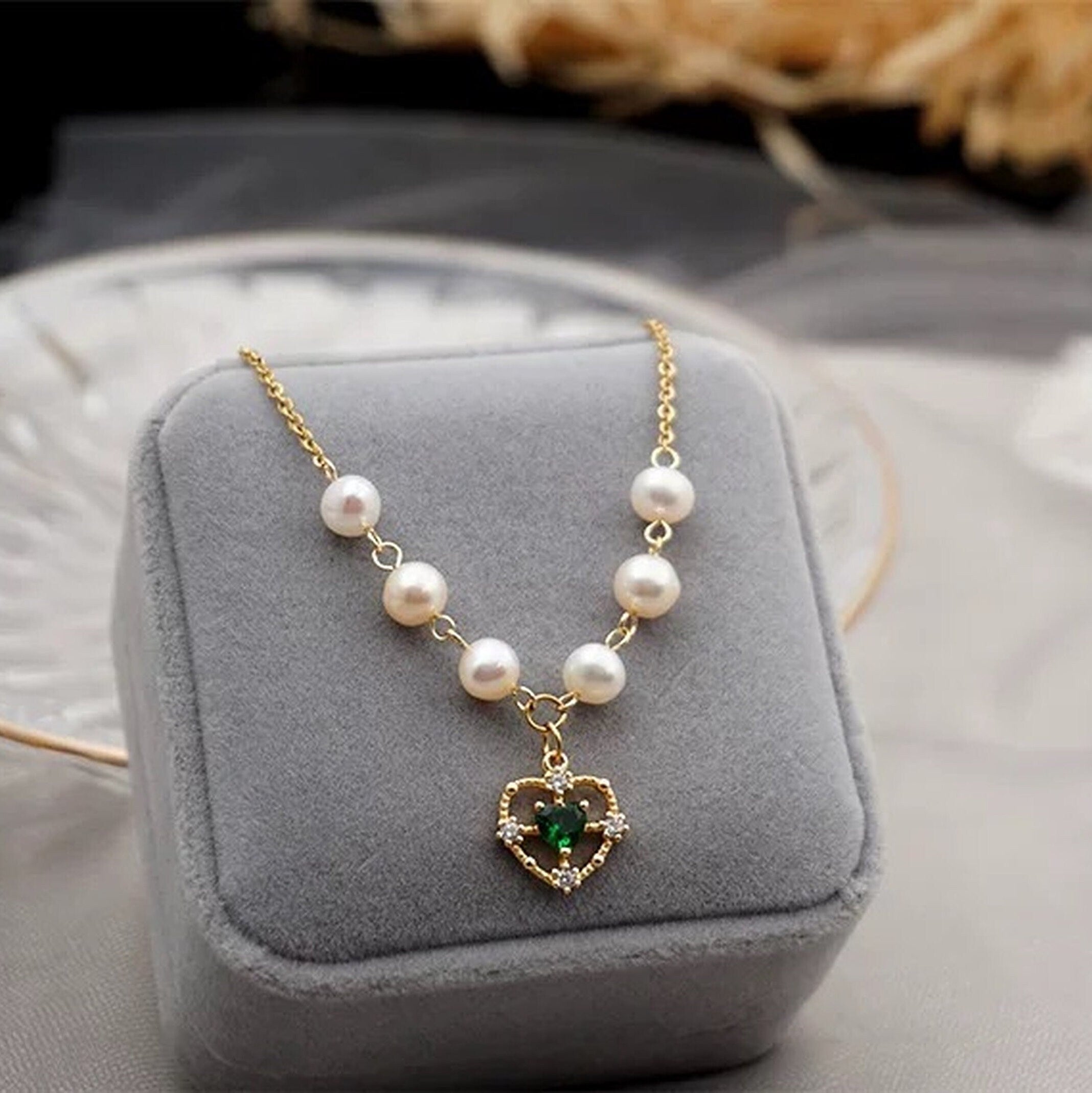 Emerald Natural Pearl Gold Lace Necklace