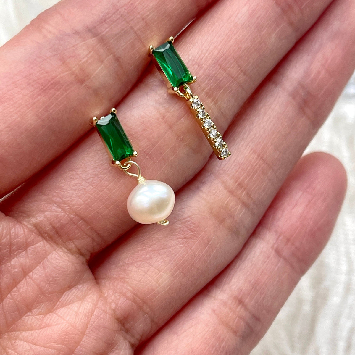 Emerald natural pearl earrings