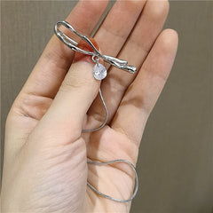 Puño de oreja largo gótico colgante