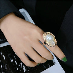 Anillos grandes y llamativos con perlas barrocas