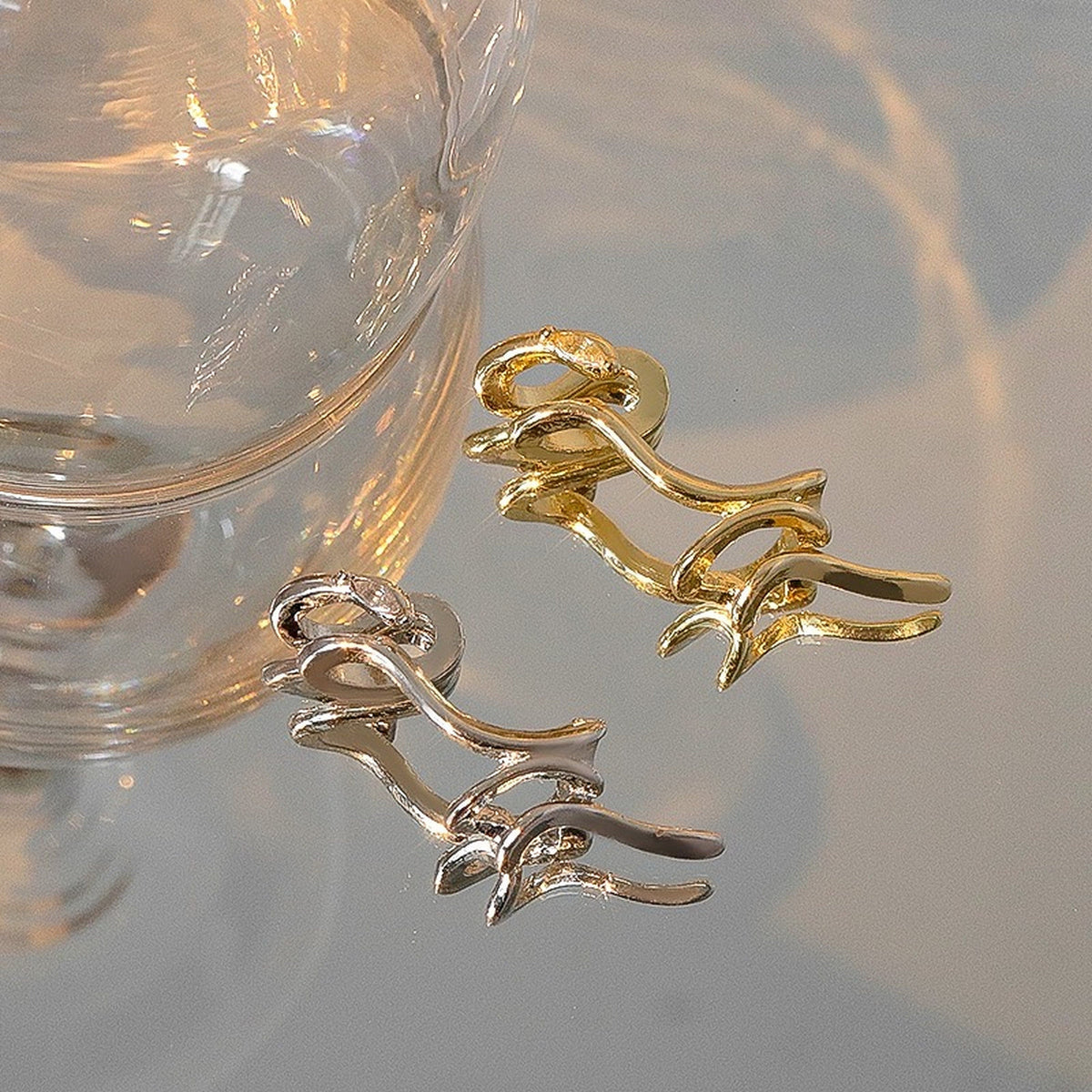 Wave curve ear climber crawler