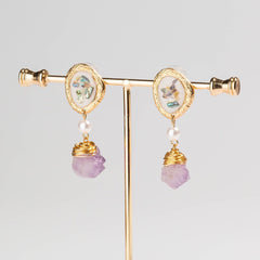 Pendientes de cristal morado en bruto hechos a mano