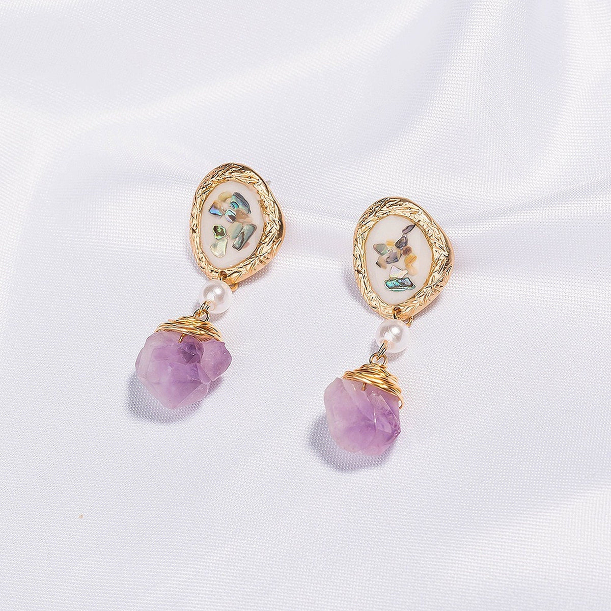 Pendientes de cristal morado en bruto hechos a mano