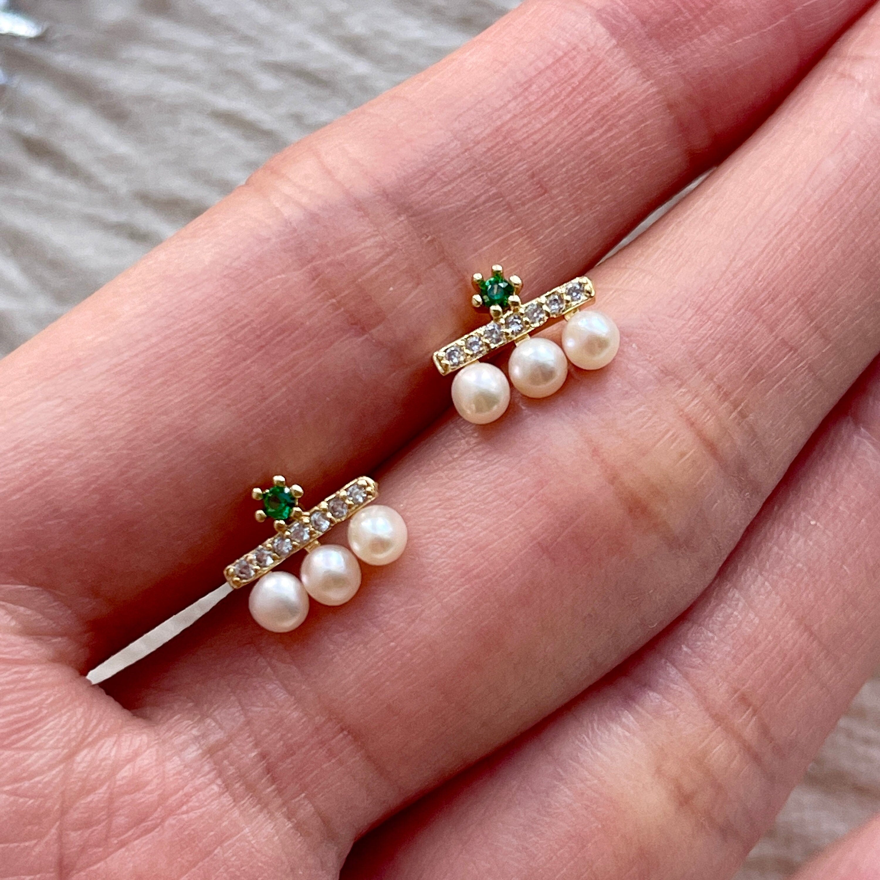 Dainty Green Emerald and Pearl Stud Earrings