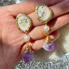 Pendientes de cristal morado en bruto hechos a mano