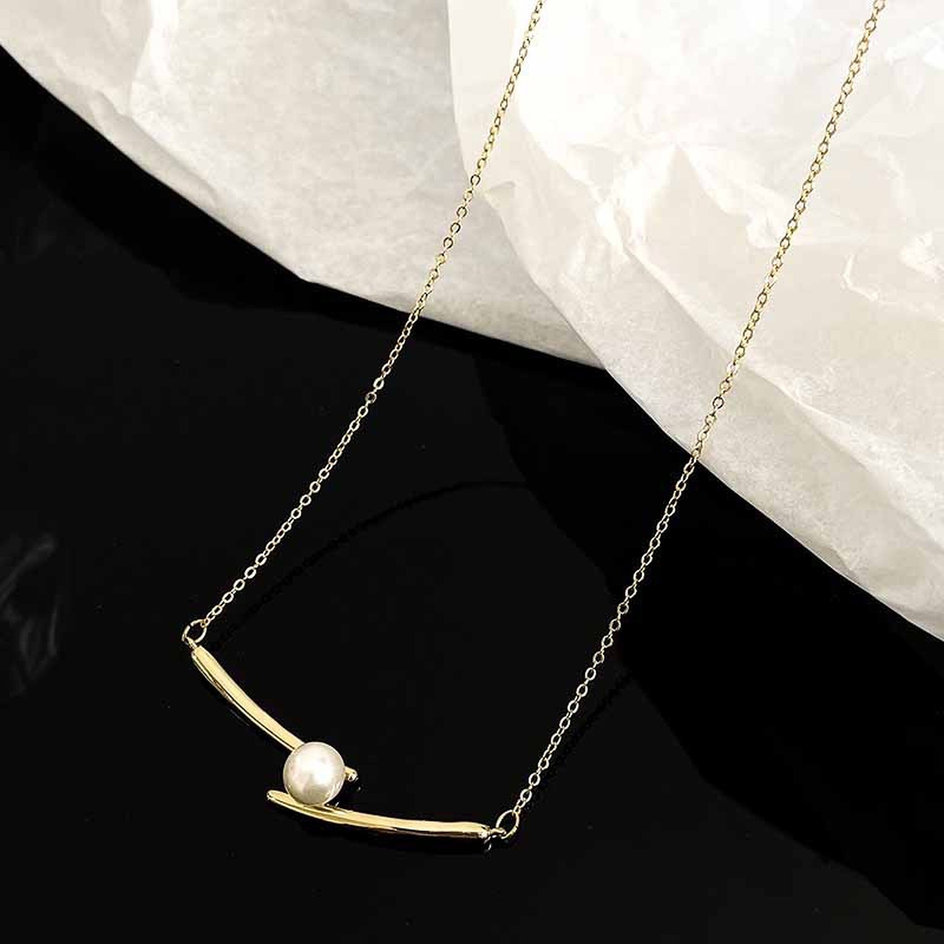 Mismatched Pearl Pendant Necklace