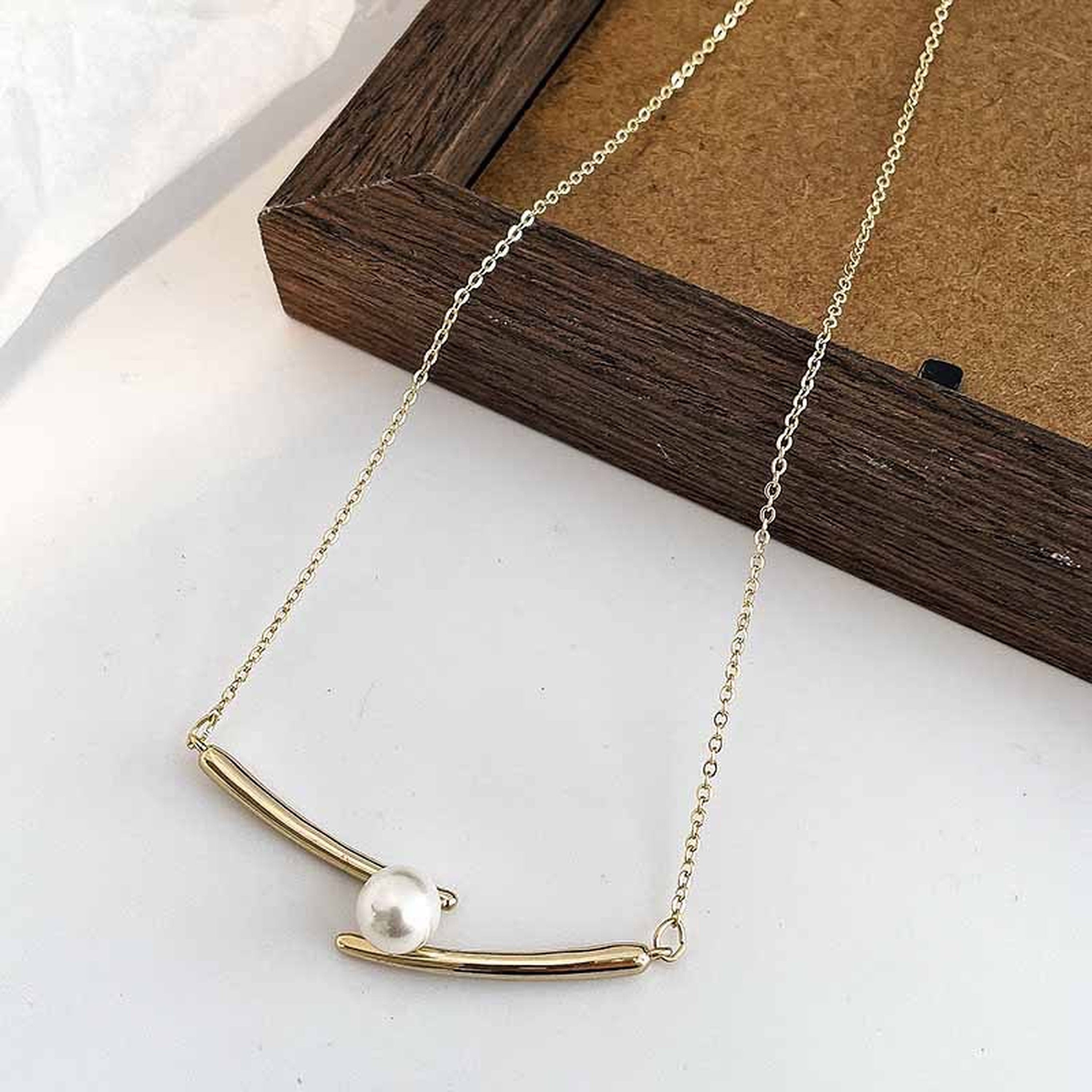 Mismatched Pearl Pendant Necklace