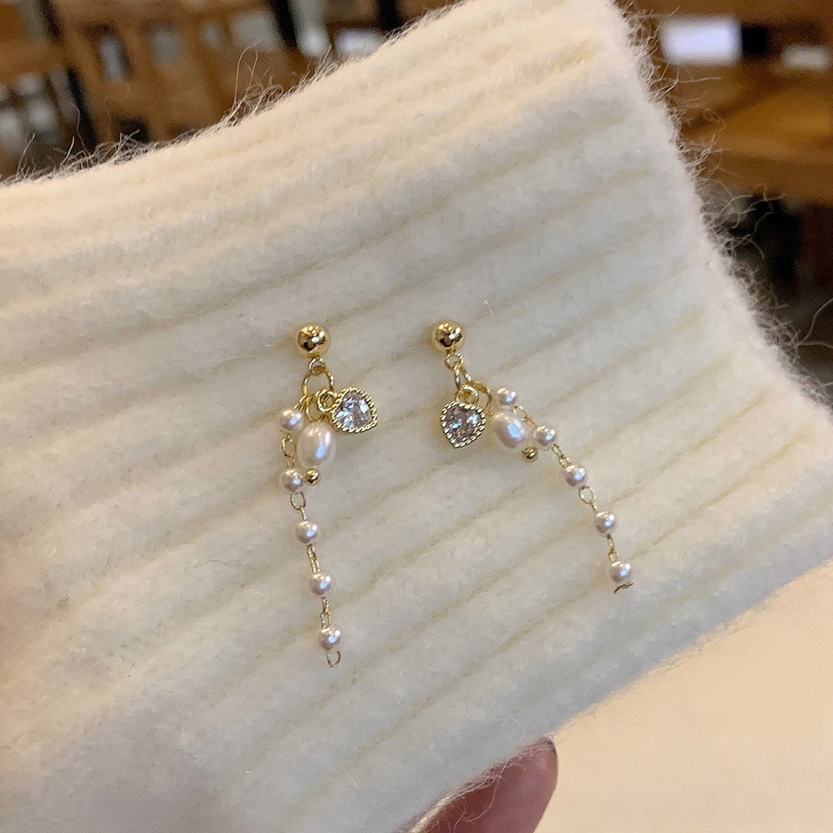 Cute minimalist earrings