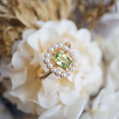 Anillo de oro rosa verde oliva con energía curativa