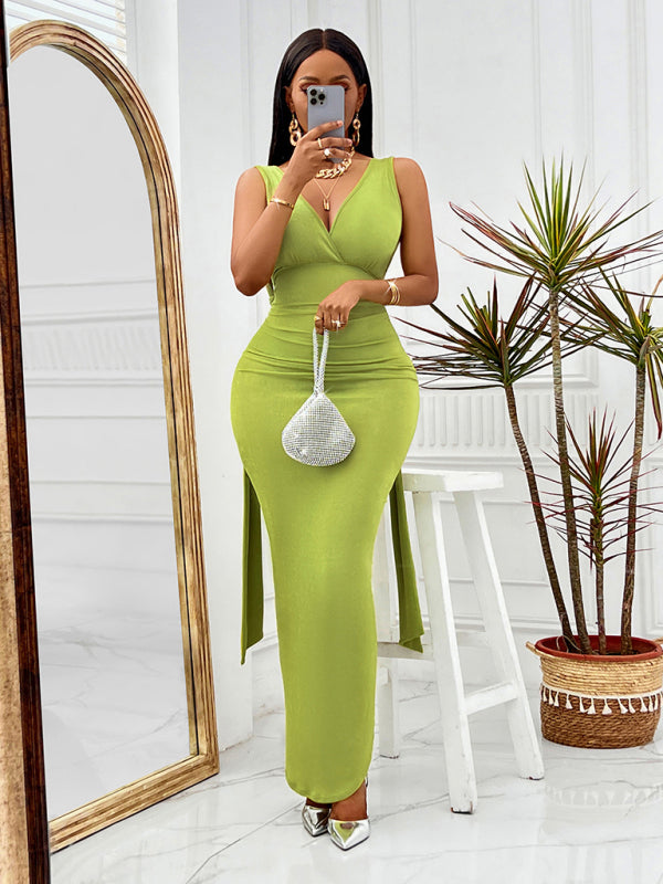 V-neck solid color waisted sleeveless hip-covering long dress