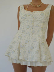 style comfortable, casual and sexy small floral hem pleated suspender dress