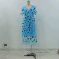 Süßes Kleid mit Fruchtpailletten