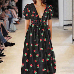 Süßes Kleid mit Fruchtpailletten