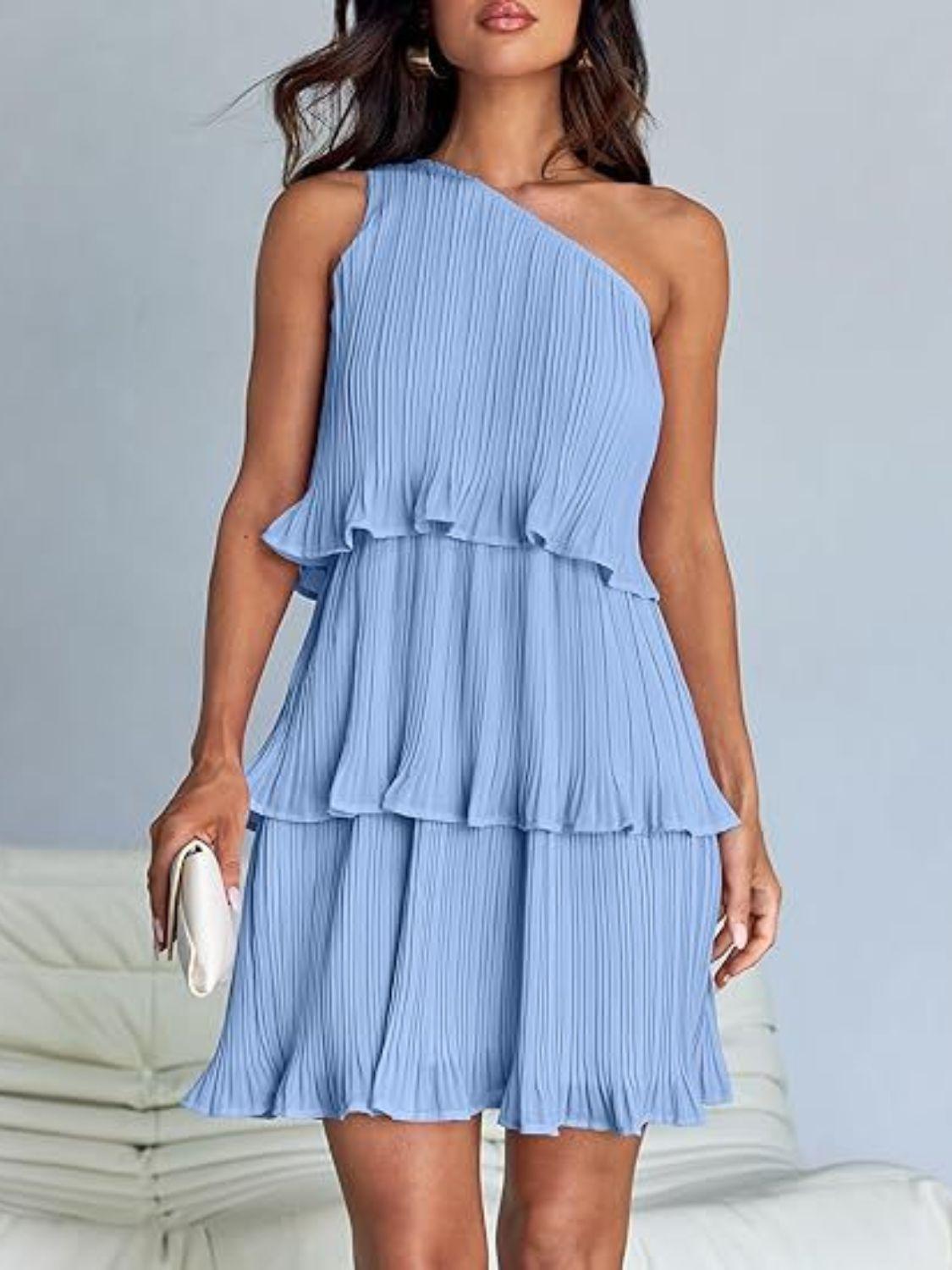Vestido mini con un solo hombro y capas