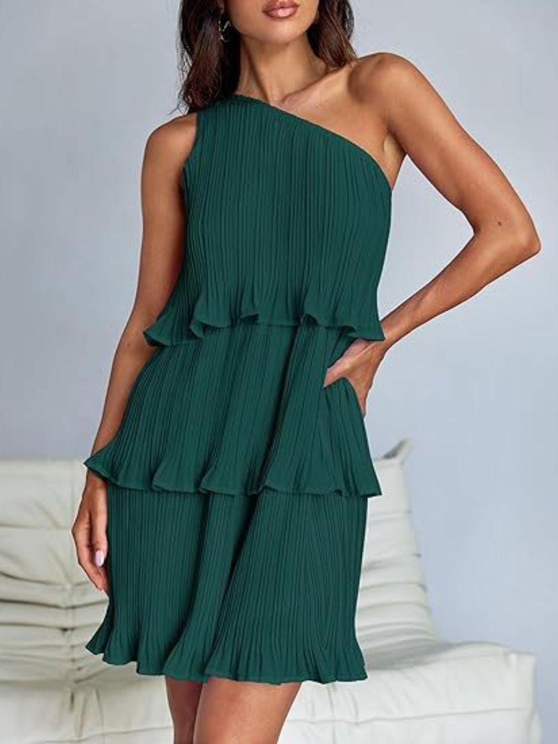 Vestido mini con un solo hombro y capas