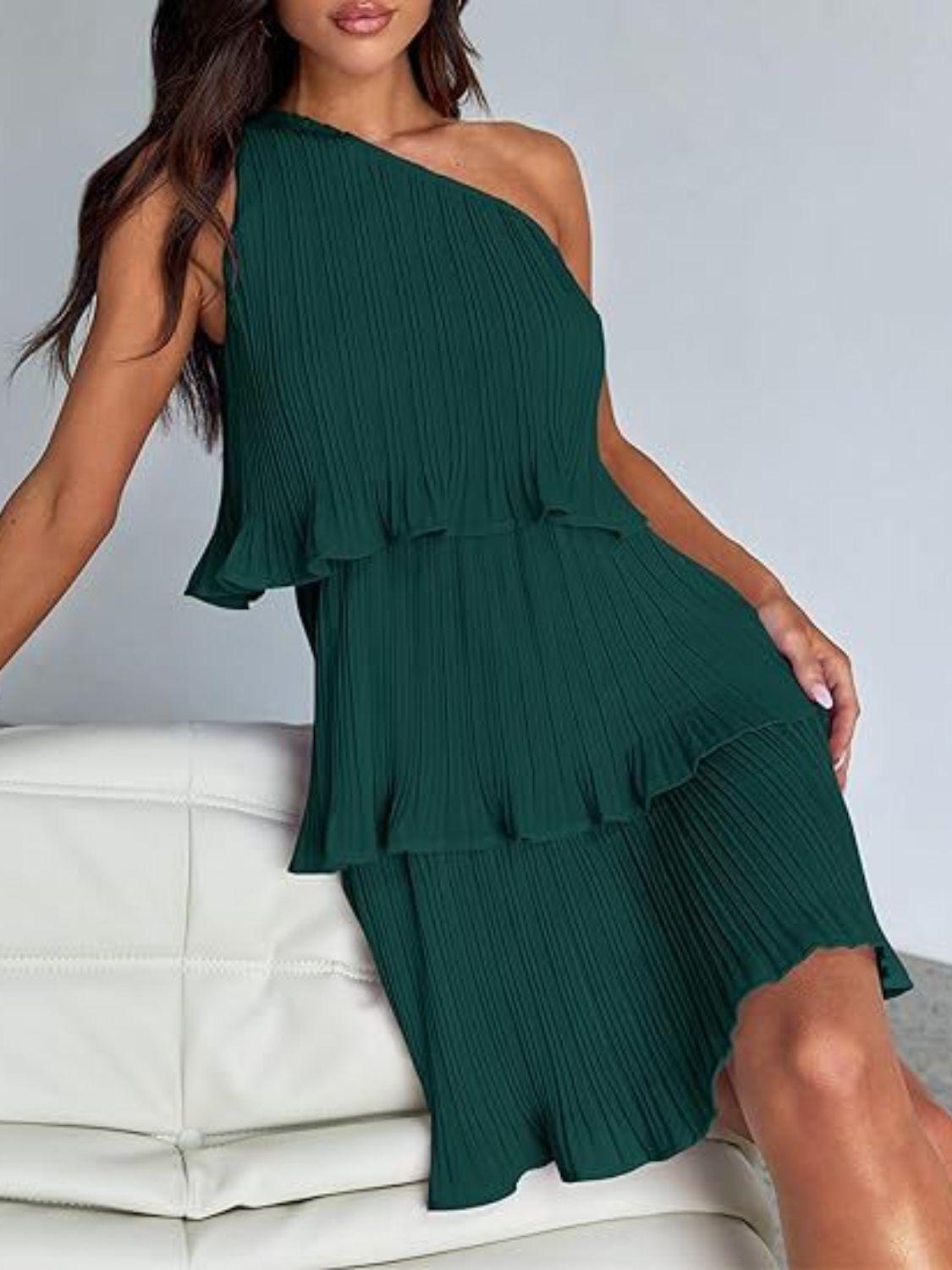 Vestido mini con un solo hombro y capas