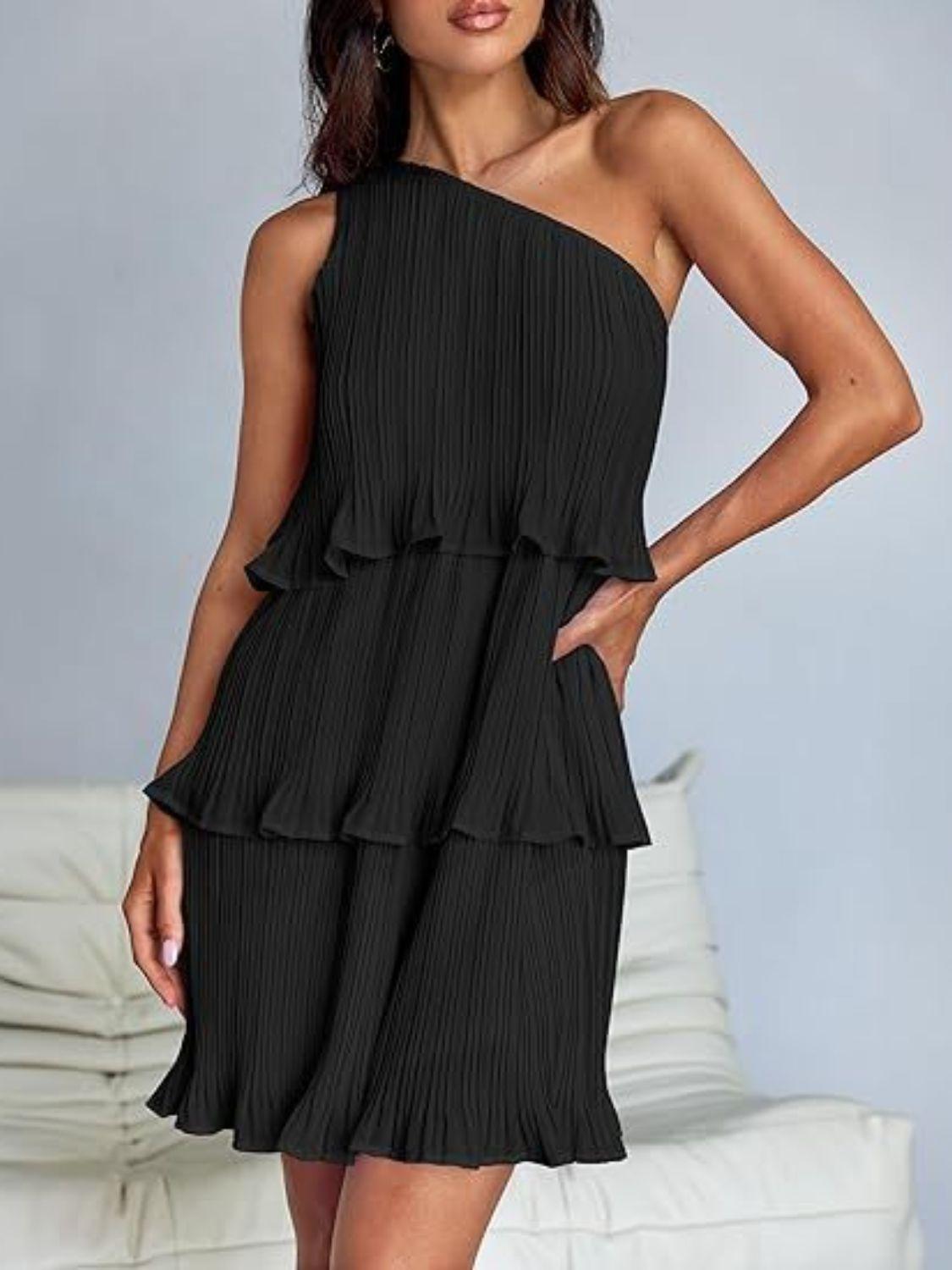 Vestido mini con un solo hombro y capas