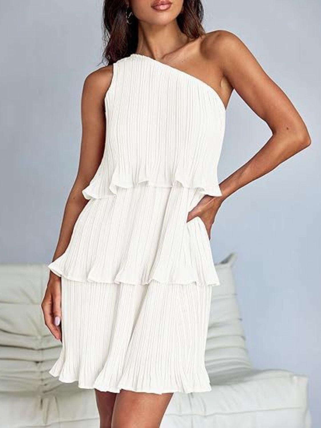 Vestido mini con un solo hombro y capas