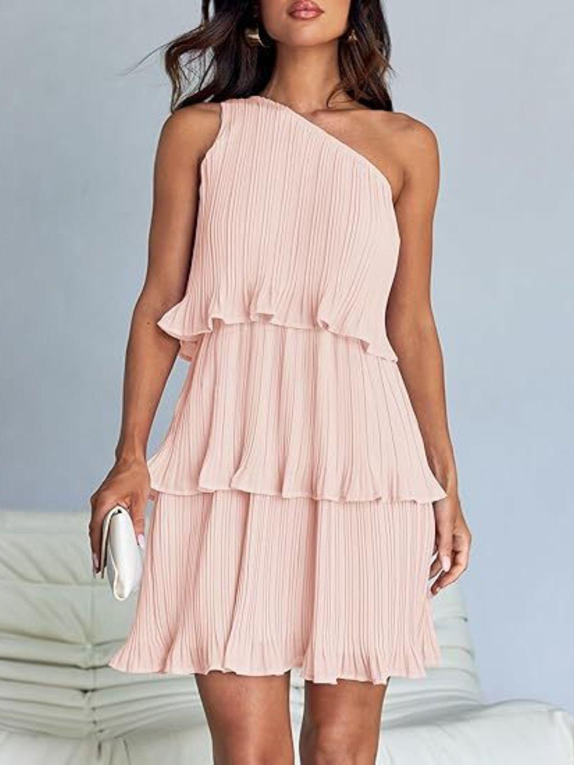 Vestido mini con un solo hombro y capas