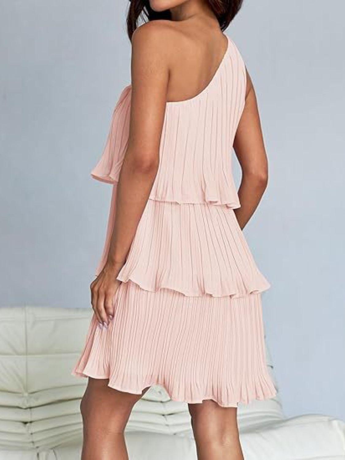 Vestido mini con un solo hombro y capas