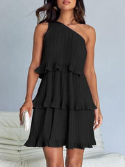 Vestido mini con un solo hombro y capas
