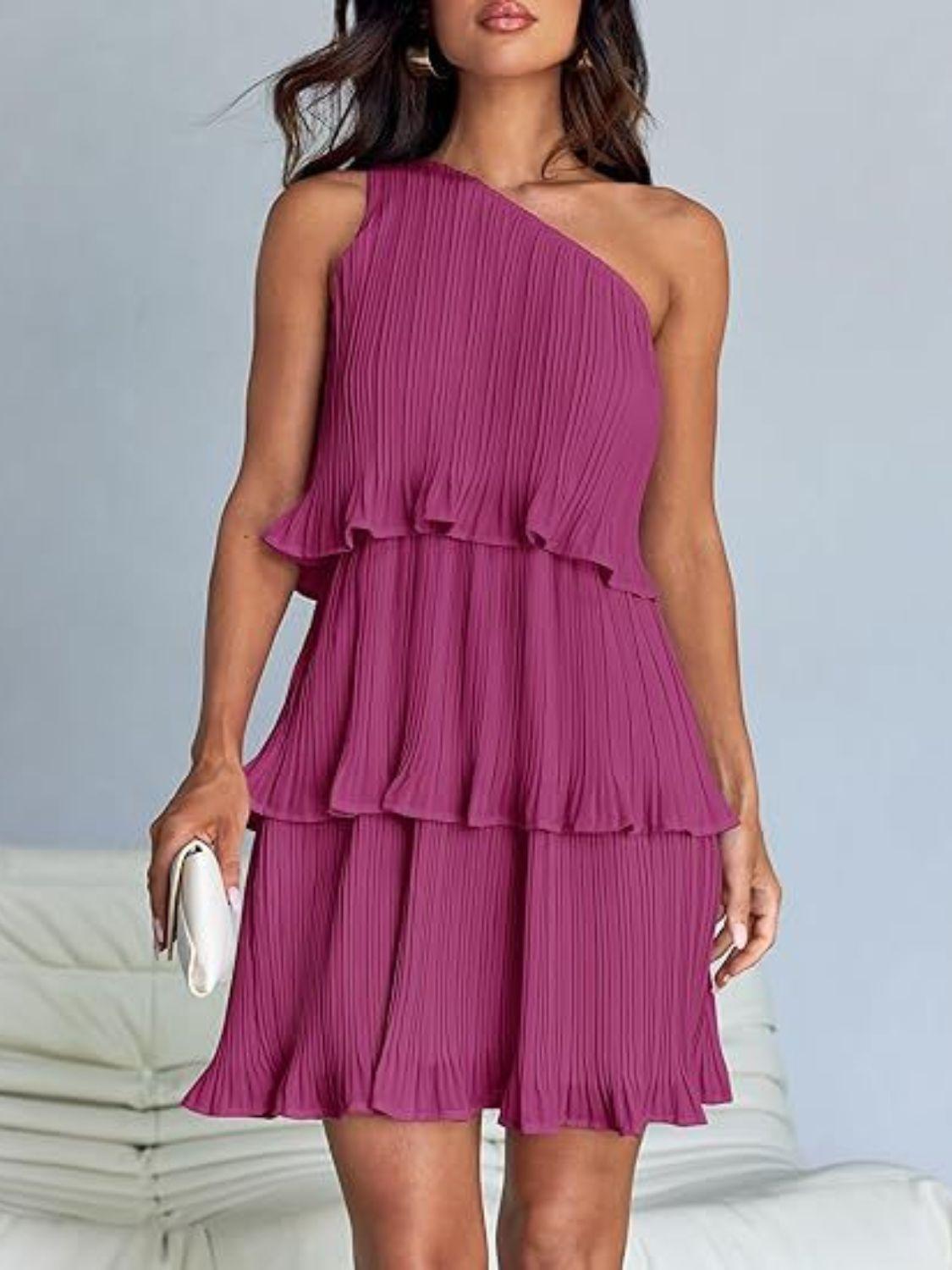 Vestido mini con un solo hombro y capas