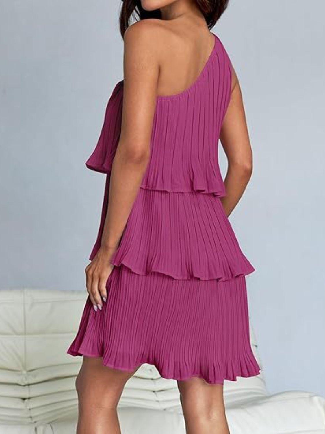 Vestido mini con un solo hombro y capas