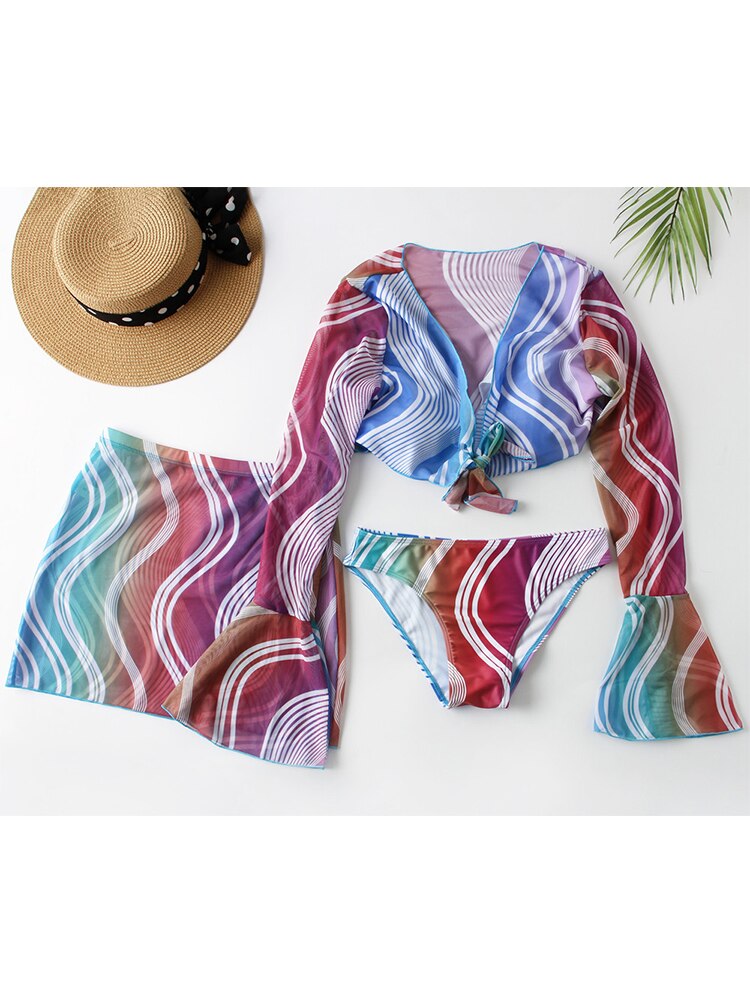 Conjunto de bikini de tres piezas con falda de playa