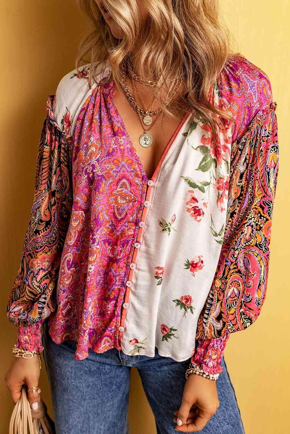 Camisa con mangas acampanadas y cuello con muescas y estampado floral multicolor