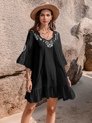 Vestido mini con cuello anudado y mangas con volantes y estampado