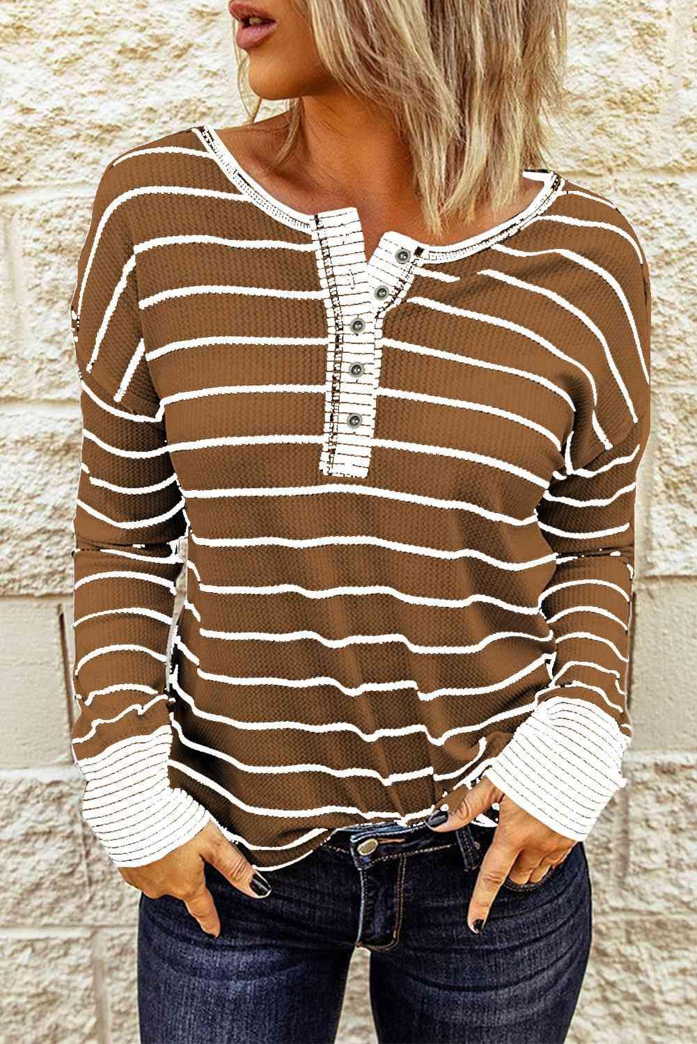 Top Henley de manga larga con punto gofre a rayas