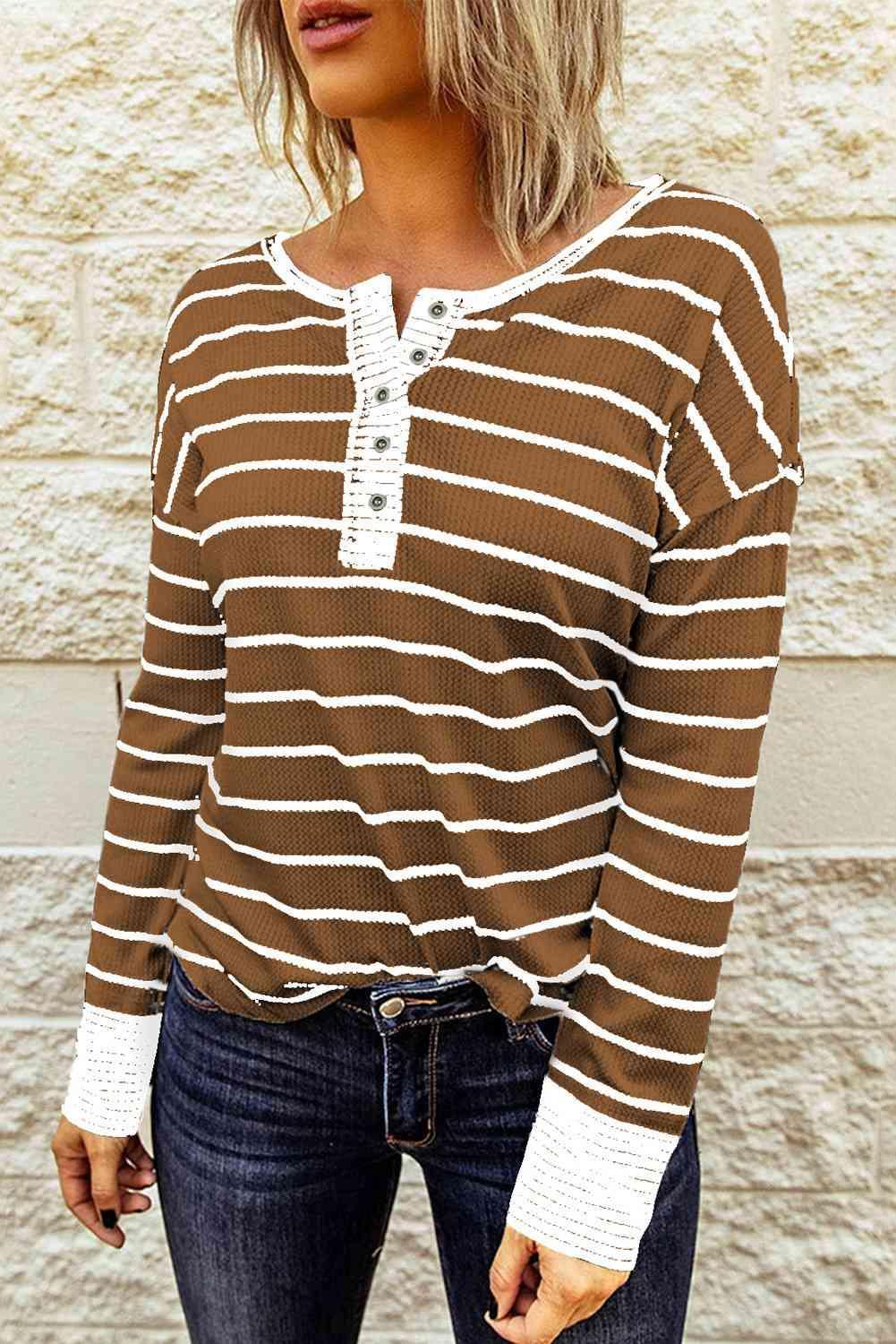 Top Henley de manga larga con punto gofre a rayas