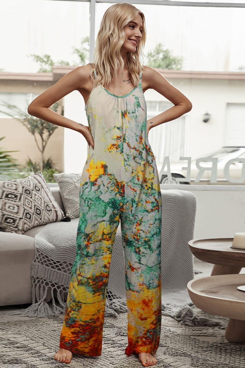 Jumpsuit mit Batikmuster und Spaghettiträgern und Taschen