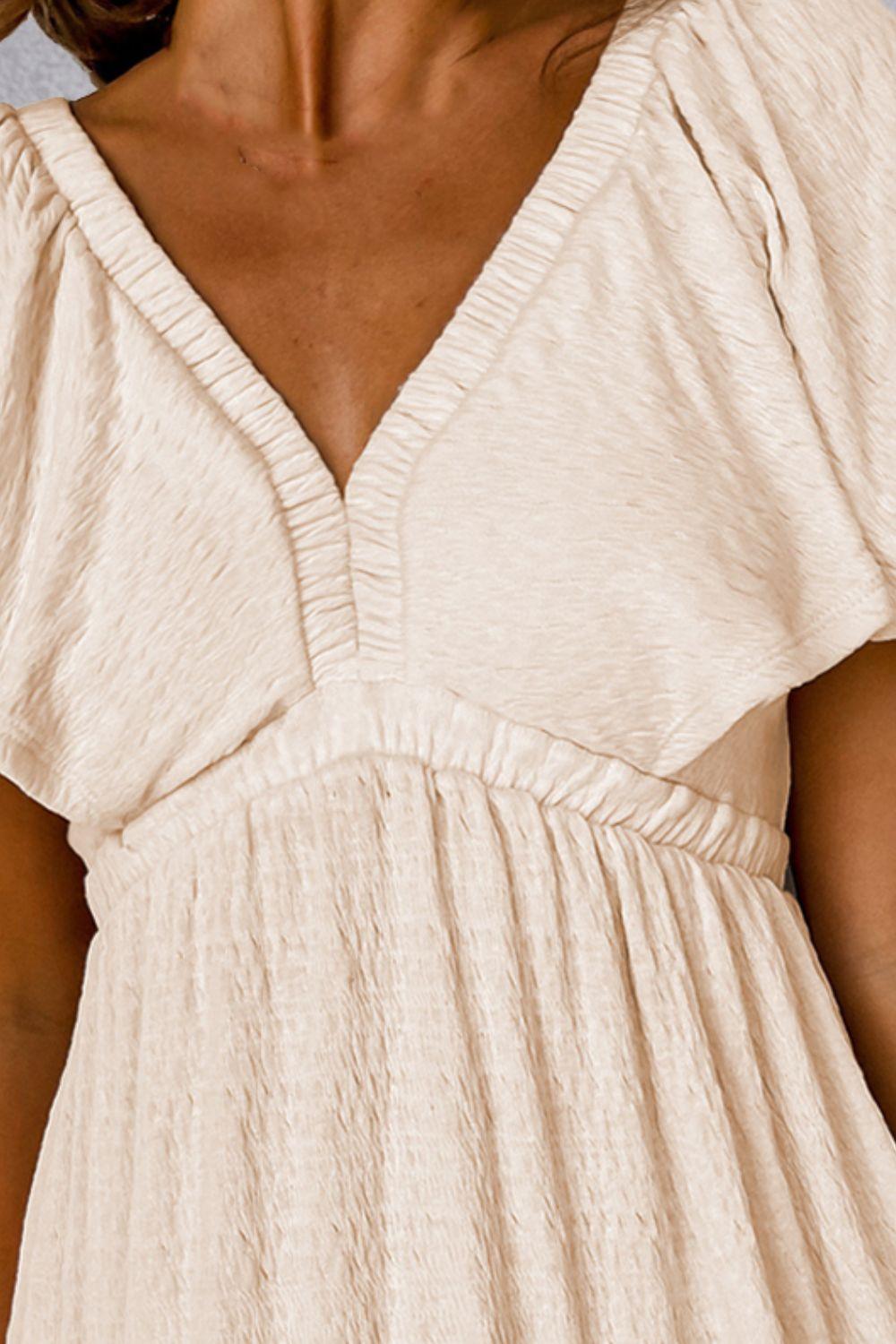Vestido mini de manga corta con escote en V anudado