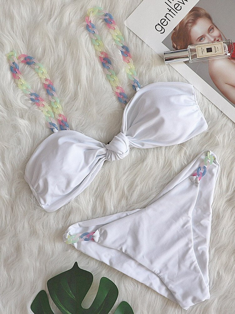 Das zweiteilige Candy Chain-Bikini-Set