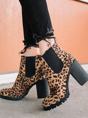 Stiefel mit klobigem Absatz und Leopardenmuster