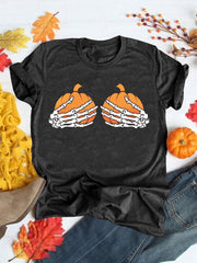 Camiseta de Halloween con calabaza en la mano