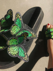 Pantuflas con mariposas bordadas