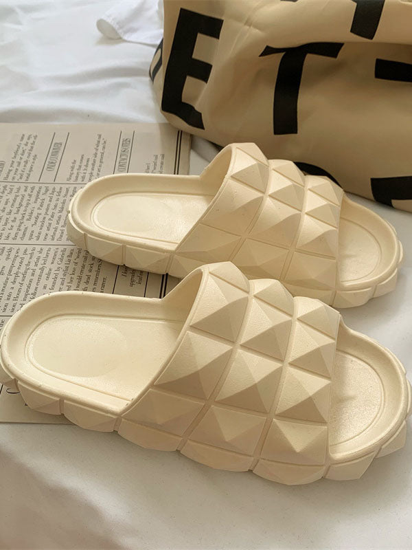 Sandalias con suela blanda y textura de tachuelas