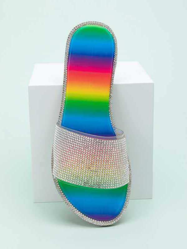 Pantuflas planas con cristales brillantes