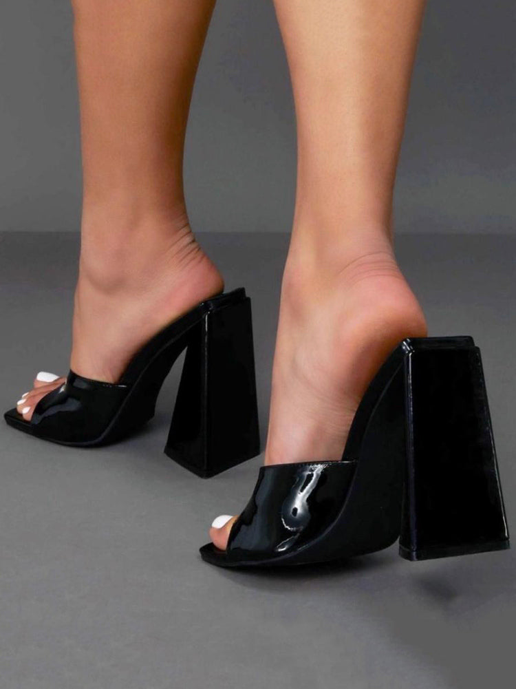 Square-toe Triangle Heel Sandals