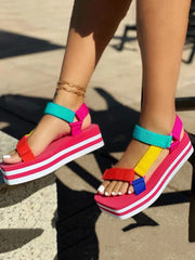 Sandalias con velcro en bloques de color