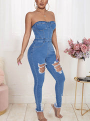 Trägerloser Jumpsuit aus zerrissenem Denim