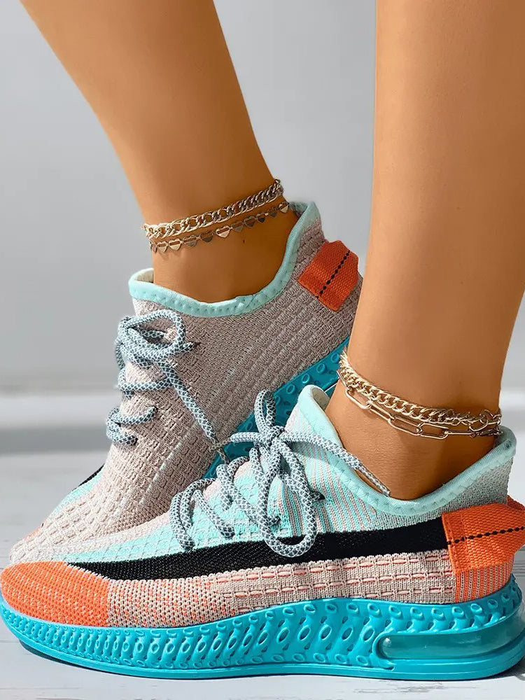 Zapatillas deportivas con cordones y diseño en bloques de color