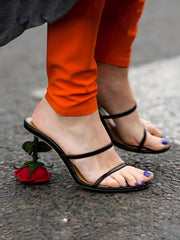 Sandalias con tiras y tacones rosas